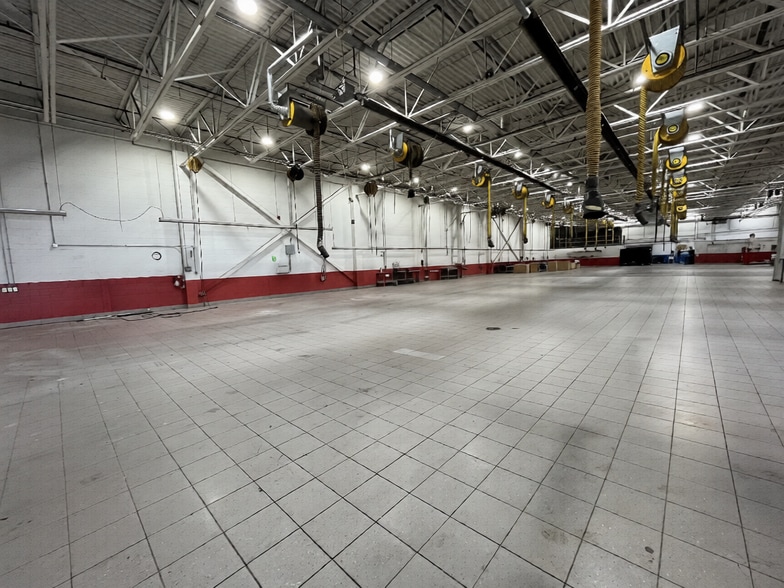 4040 Rue Jean-Talon O, Montréal, QC à louer - Photo du bâtiment - Image 3 de 7