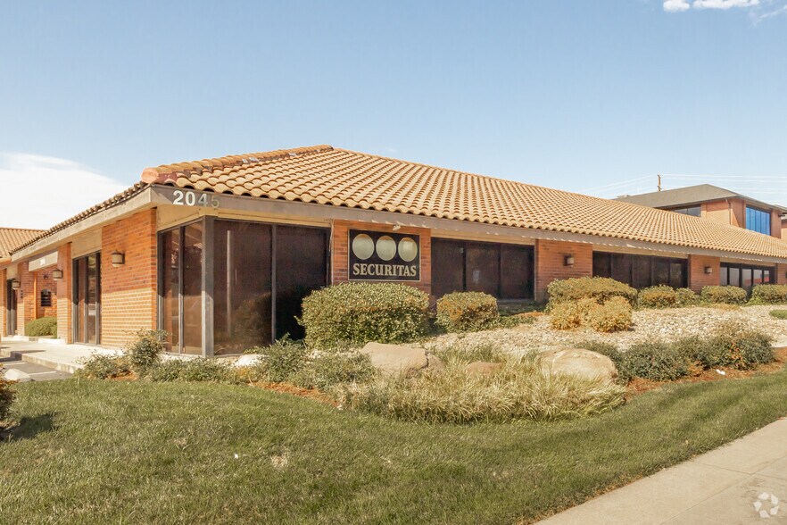 2045 Hurley Way, Sacramento, CA à vendre - Photo principale - Image 1 de 4