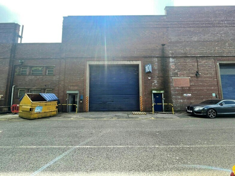 Thornes Moor Rd, Wakefield à louer - Photo du bâtiment - Image 1 de 3