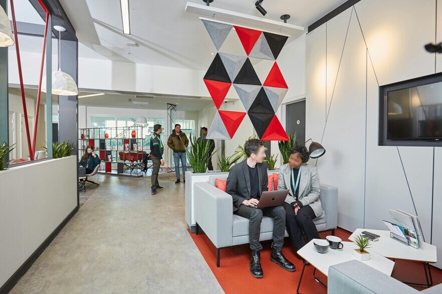 Pencroft Way, Manchester for lease - Building Photo - Image 2 of 9