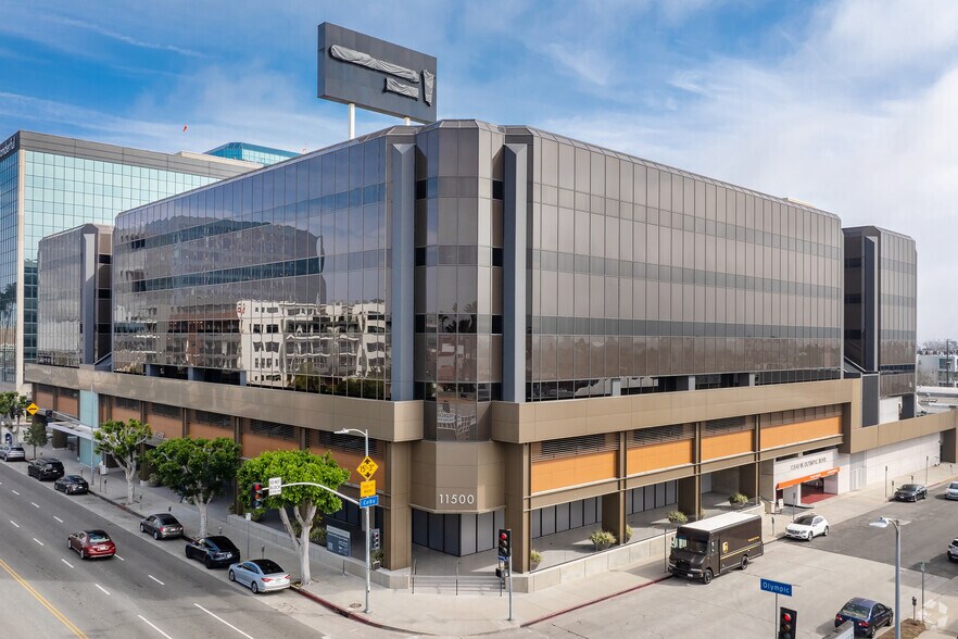 11500 W Olympic Blvd, Los Angeles, CA à louer - Photo du bâtiment - Image 1 de 5