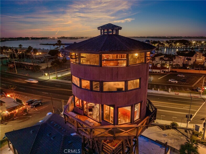 1 Anderson St, Seal Beach, CA à vendre - Photo du bâtiment - Image 3 de 69