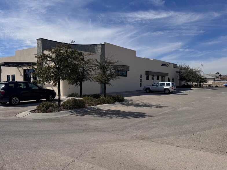 2200 George Dieter Dr, El Paso, TX à vendre - Photo du bâtiment - Image 2 de 42
