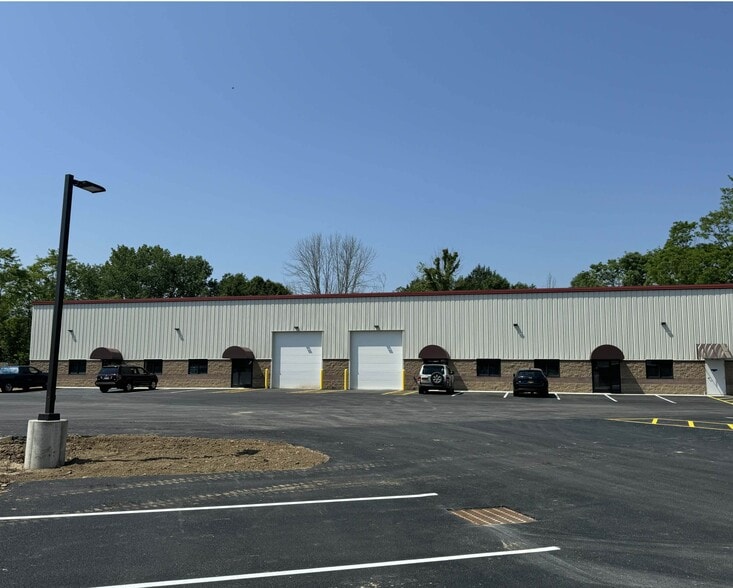 2 Lear Jet Lane, Latham, NY à louer - Photo du bâtiment - Image 2 de 16