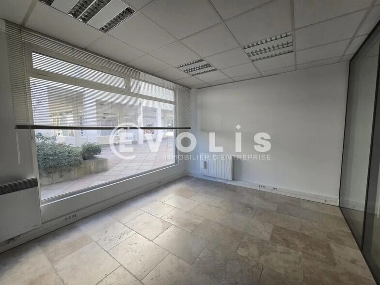 Bureau dans Verrières-le-Buisson à louer - Photo intérieure - Image 3 de 9