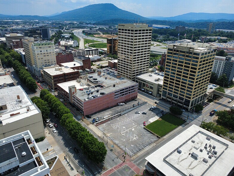 630 Chestnut St, Chattanooga, TN à louer - Photo du bâtiment - Image 2 de 23