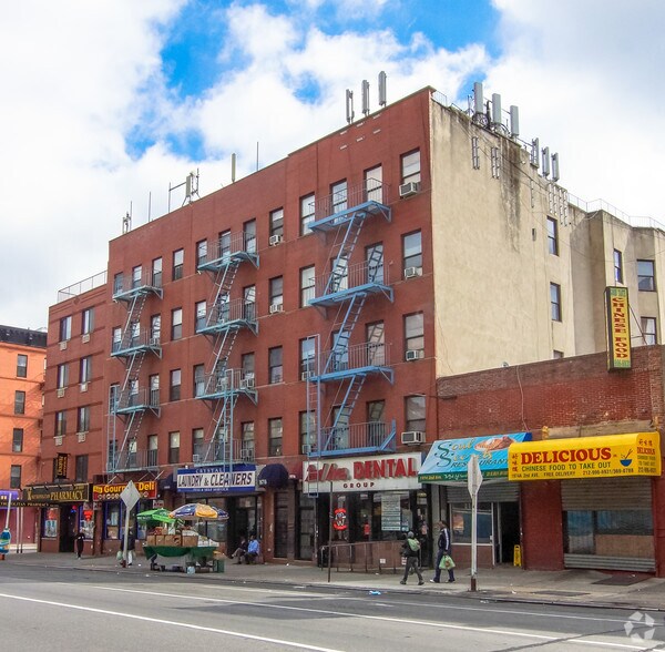 1976 2nd Ave, New York, NY for sale - Building Photo - Image 2 of 37