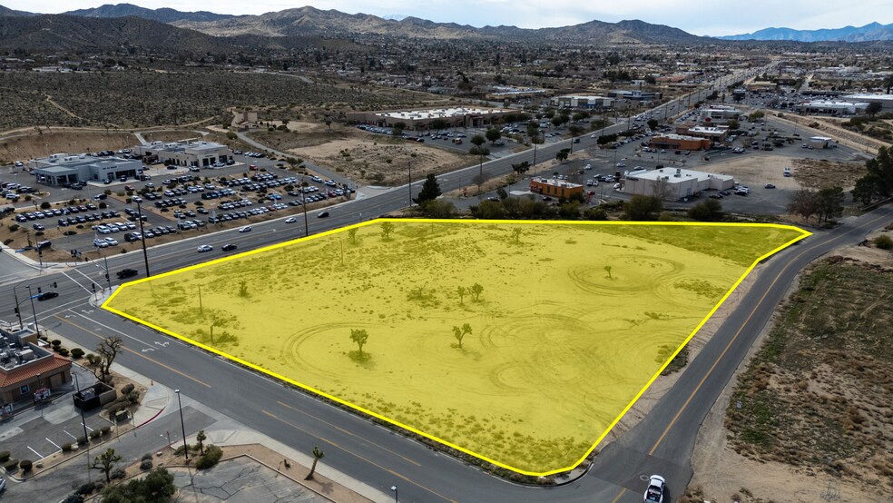 57794 29 Palms hwy, Yucca Valley, CA à vendre - Aérien - Image 2 de 8