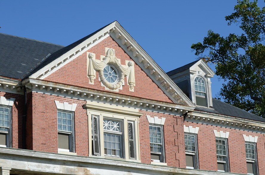 Warfield Ave, Sykesville, MD à vendre - Photo du bâtiment - Image 3 de 9