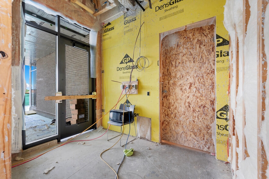 2305 San Luis Pl, Green Bay, WI for lease - Building Photo - Image 3 of 23