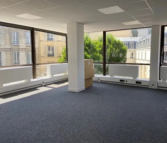 Office in Saint-Cloud for lease - Interior Photo - Image 2 of 8