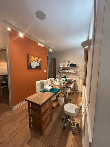 68 Brock St, Kingston, ON à louer - Photo du bâtiment - Image 3 de 4