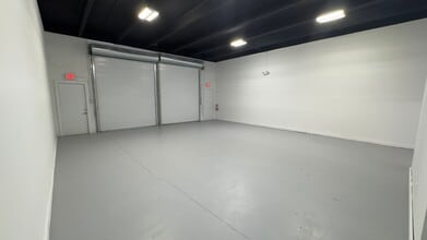 5000 Lake Worth Rd, Lake Worth, FL à louer Photo intérieure- Image 2 de 6