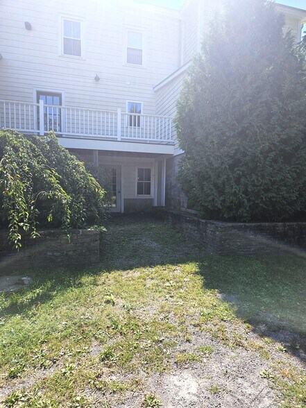 220 Main St, Germantown, NY à louer - Photo du bâtiment - Image 2 de 7