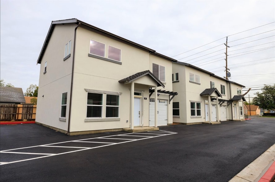 439 Coffee Rd, Modesto, CA for sale - Building Photo - Image 2 of 34