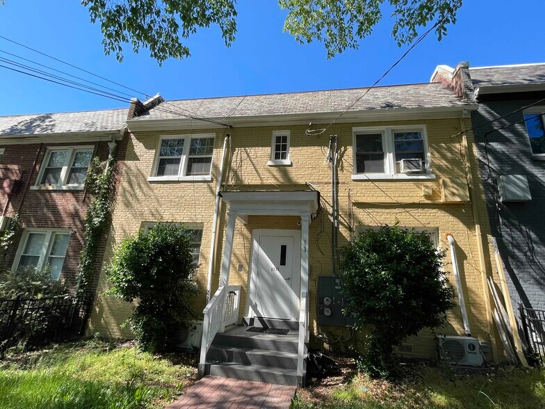 1732 S St SE, Washington, DC à vendre - Photo du bâtiment - Image 1 de 5