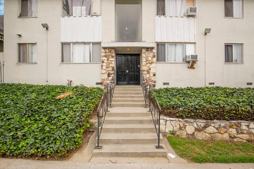 136 S Westlake Ave, Los Angeles, CA à vendre - Photo du bâtiment - Image 3 de 16