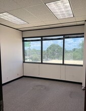 9660 Hillcroft St, Houston, TX for lease Interior Photo- Image 1 of 2