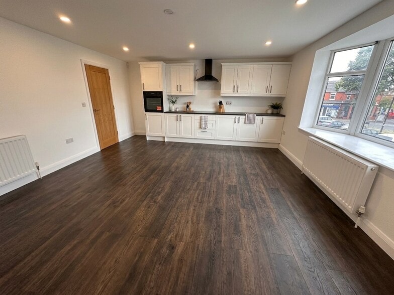 140 Moss Ln, Altrincham for sale - Building Photo - Image 2 of 4
