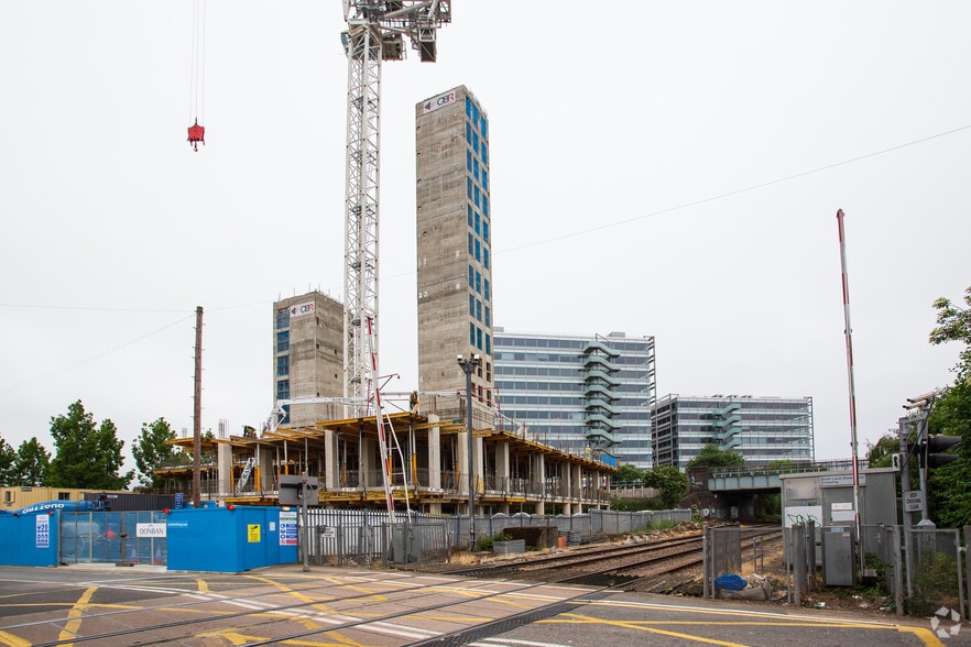 100 Bollo Ln, London for lease - Building Photo - Image 2 of 4