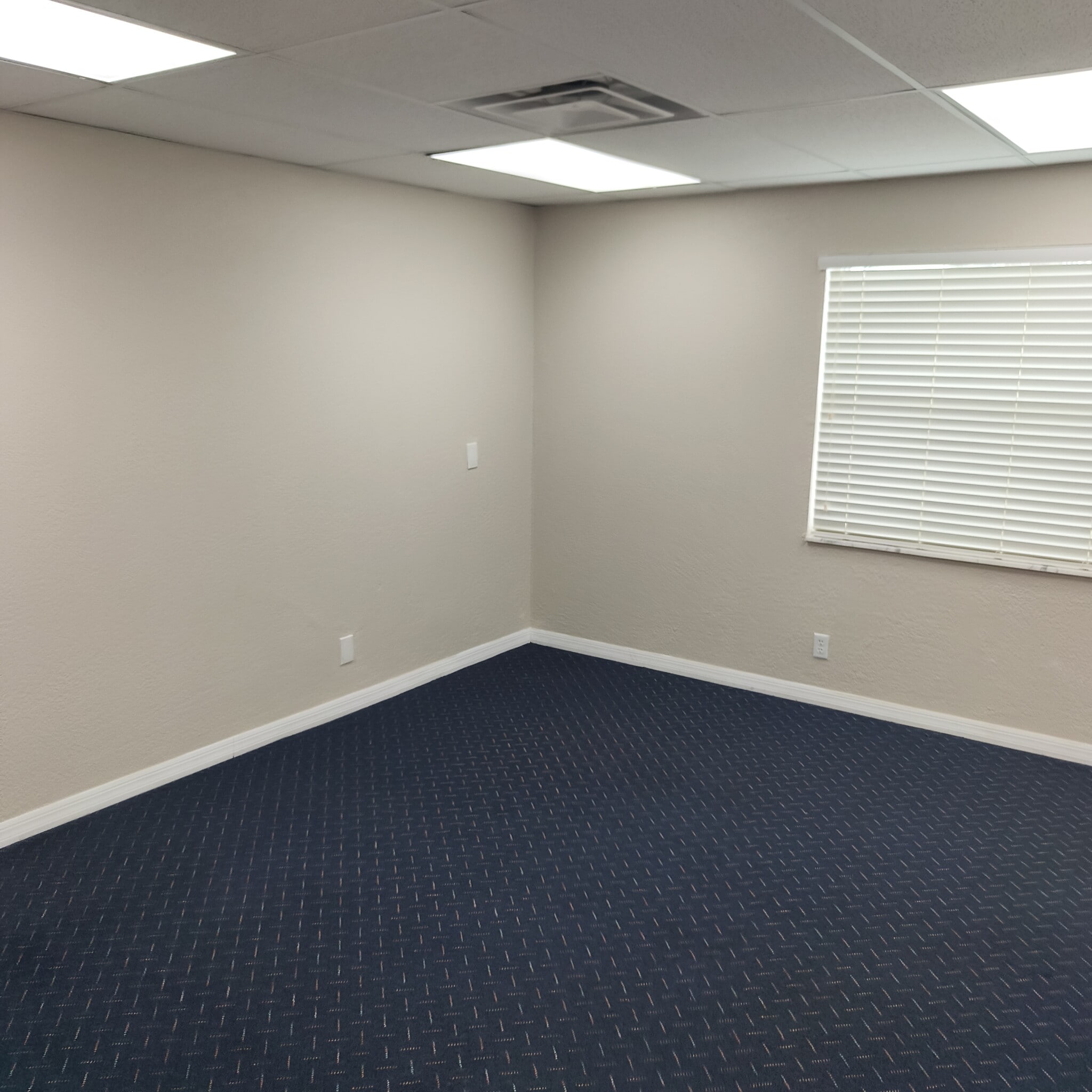 253 Commercial Blvd, Lauderdale-by-the-Sea, FL for lease Interior Photo- Image 1 of 5