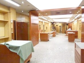 Retail in Cuenca, Cuenca for lease Interior Photo- Image 2 of 3