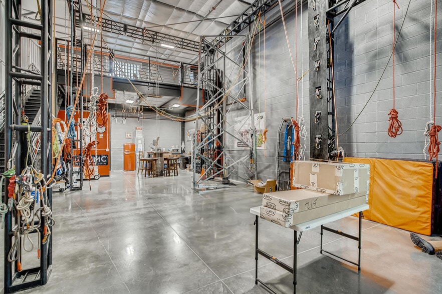 105 Depot Dr, Belgrade, MT for lease - Interior Photo - Image 3 of 16