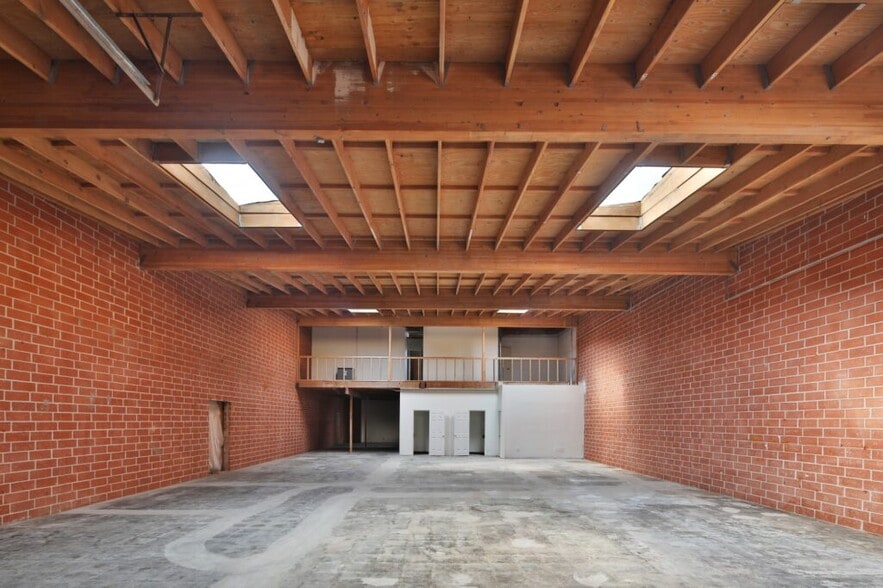2216 S Barrington Ave, Los Angeles, CA à vendre - Photo intérieure - Image 2 de 5