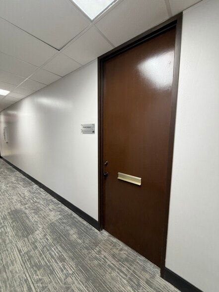13610 Midway Rd, Farmers Branch, TX for lease - Interior Photo - Image 2 of 10