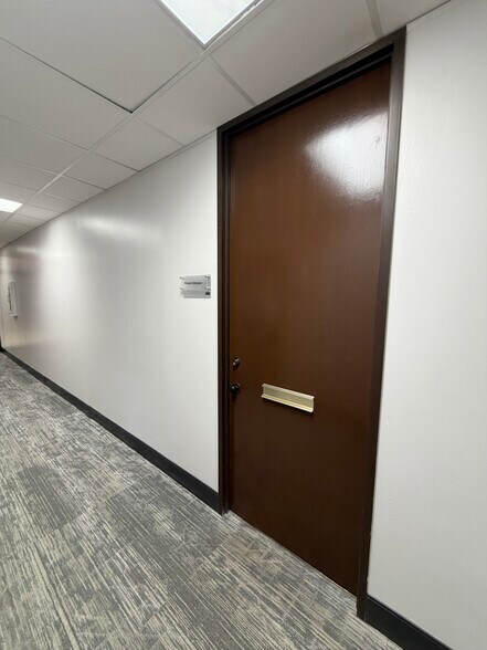 13610 Midway Rd, Farmers Branch, TX à louer - Photo intérieure - Image 2 de 10