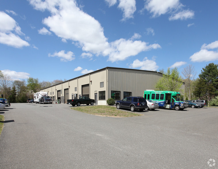 17 Industrial Park, Centerbrook, CT à vendre - Photo principale - Image 1 de 1