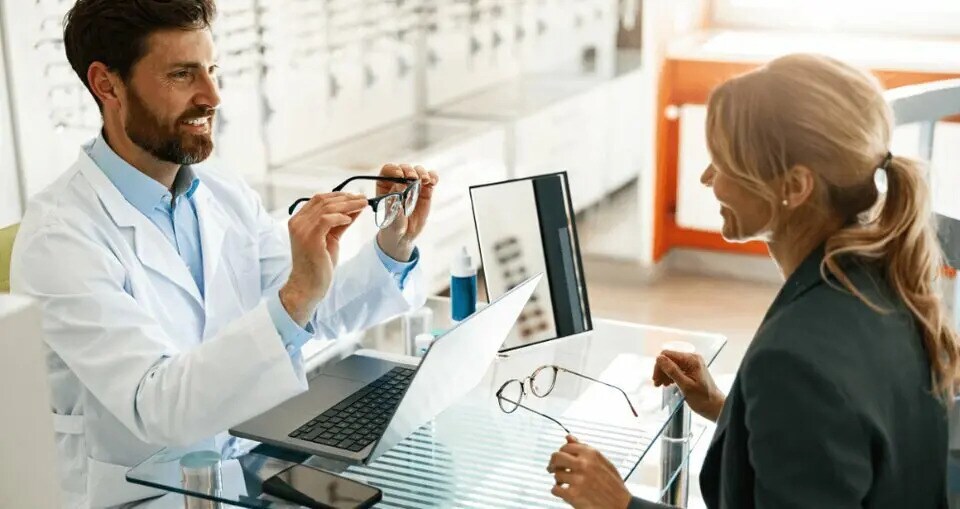 Retail in Lyon for lease - Building Photo - Image 1 of 3