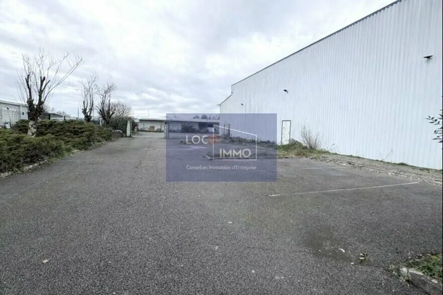 Bureau dans Le Haillan à louer - Photo du bâtiment - Image 3 de 11