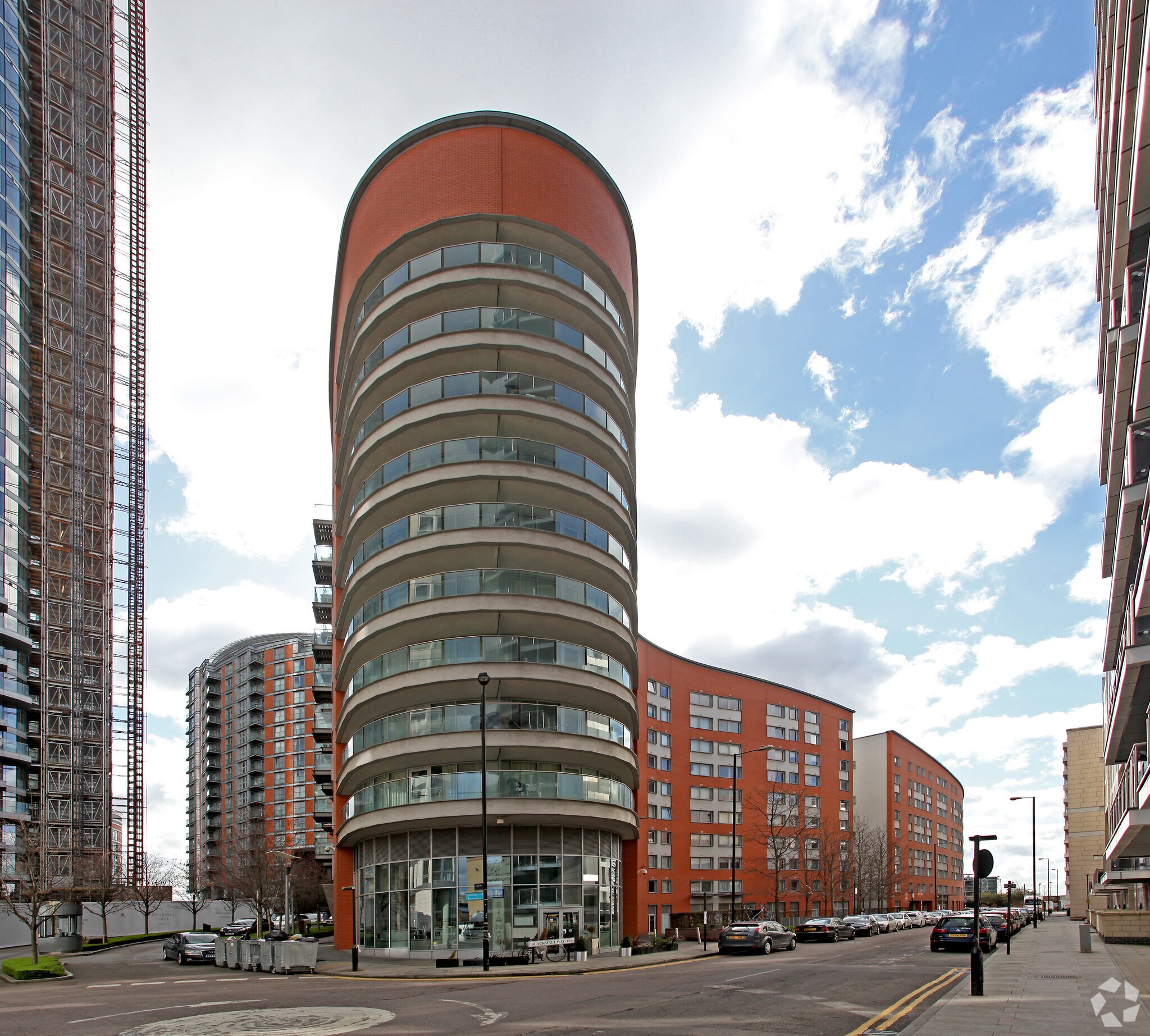 2 Biscayne Av, London for sale Primary Photo- Image 1 of 5