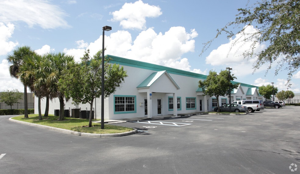 3560 Work Dr, Fort Myers, FL for lease - Building Photo - Image 2 of 14