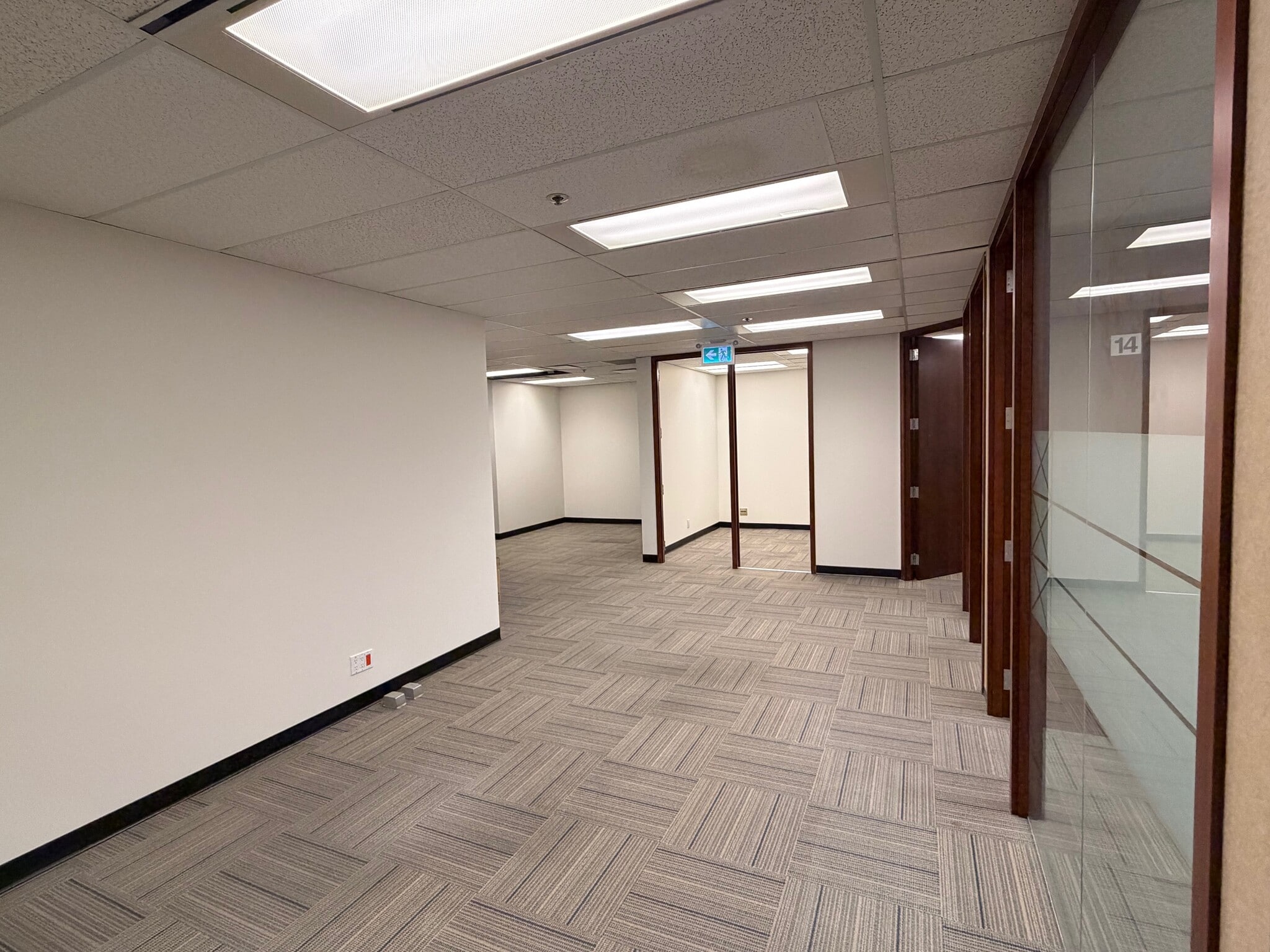 5811 Cooney Rd, Richmond, BC à louer Photo intérieure- Image 1 de 3