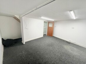 25 Whitehall Rd, Gateshead for lease Interior Photo- Image 2 of 5