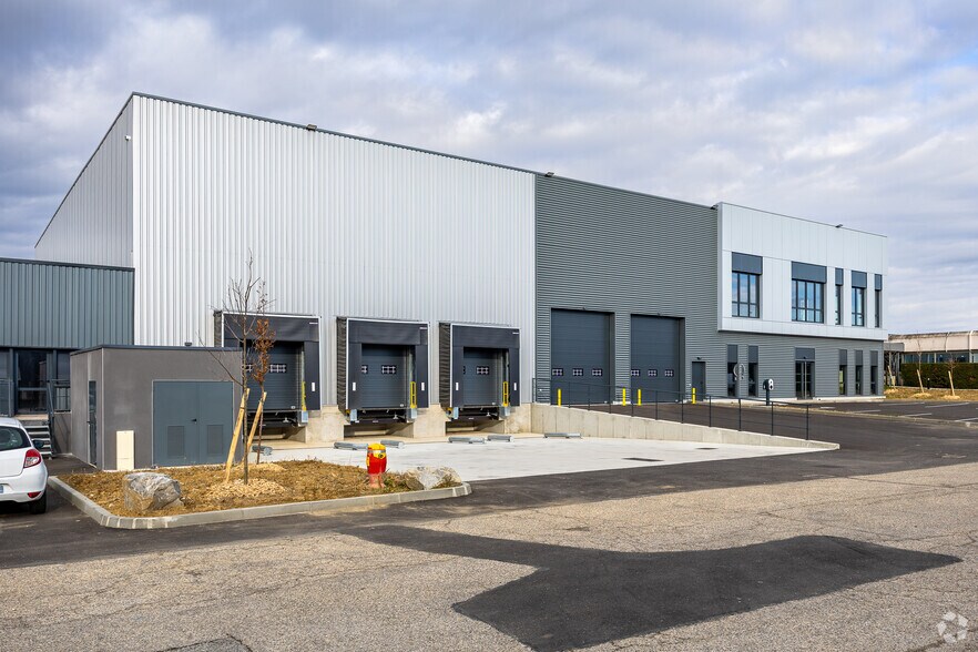 22 Avenue Du 24 Août 1944, Corbas for lease - Building Photo - Image 3 of 7