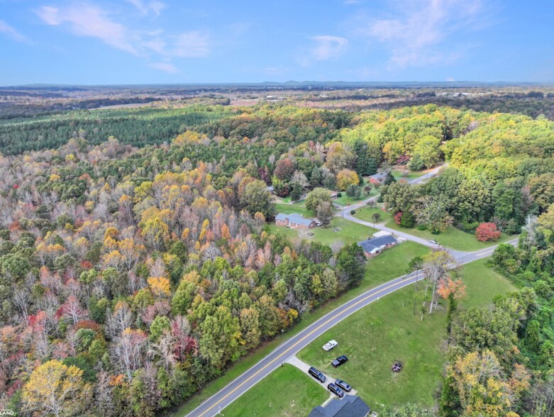 01 Lincoln Village Drive, Statesville, NC à vendre - Aérien - Image 1 de 18