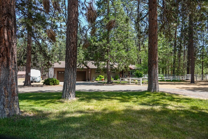 4216 N Highway 3, Etna, CA à vendre - Photo du bâtiment - Image 2 de 52