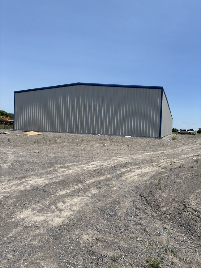 Plus de détails pour 94 Sharp Rd, Brighton, ON - Industriel à vendre