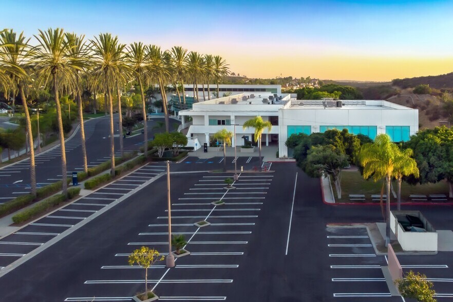 4000 Mystra Dr, Oceanside, CA à louer - Photo du bâtiment - Image 2 de 4