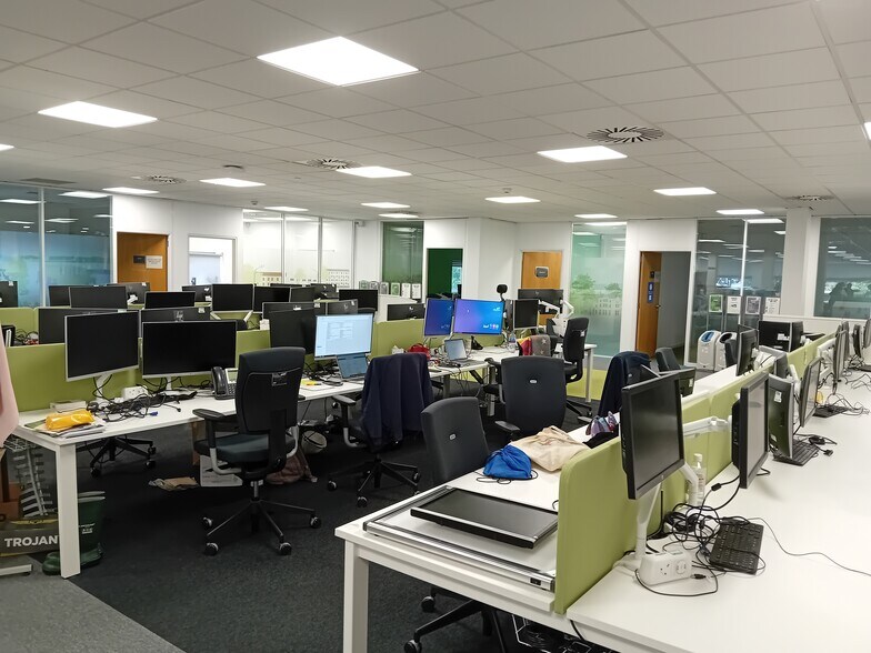 2 Spiersbridge Way, Glasgow à louer - Photo du bâtiment - Image 3 de 13