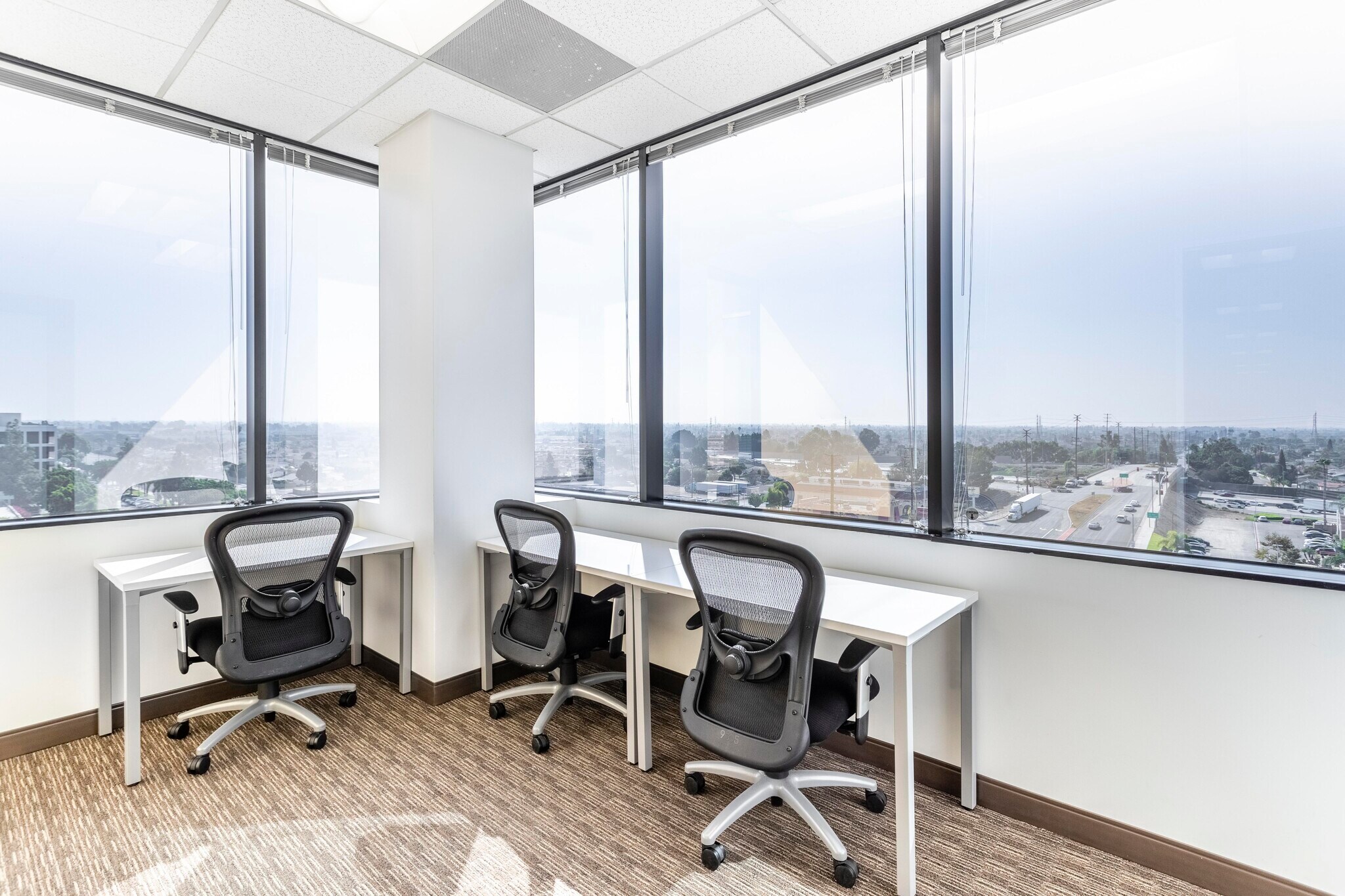 6 Centerpointe Dr, La Palma, CA à louer Photo intérieure- Image 1 de 5