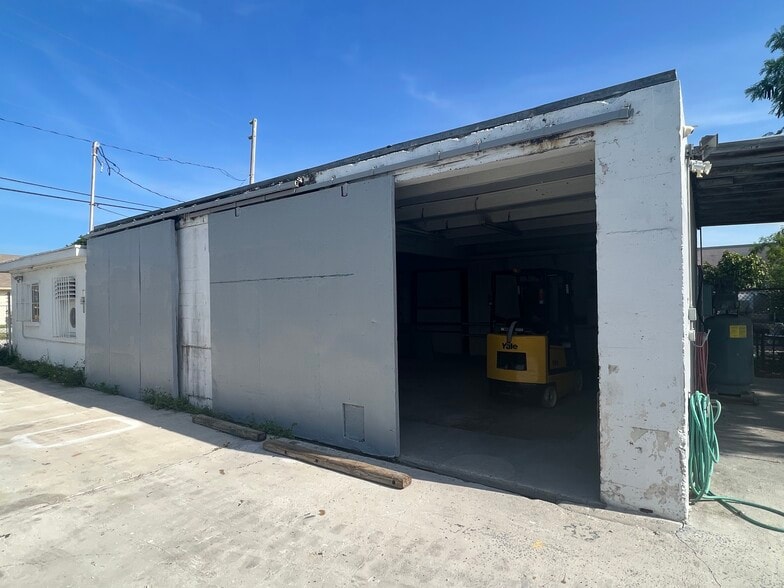 2500 E Tamarind Ave, West Palm Beach, FL for sale - Building Photo - Image 2 of 11