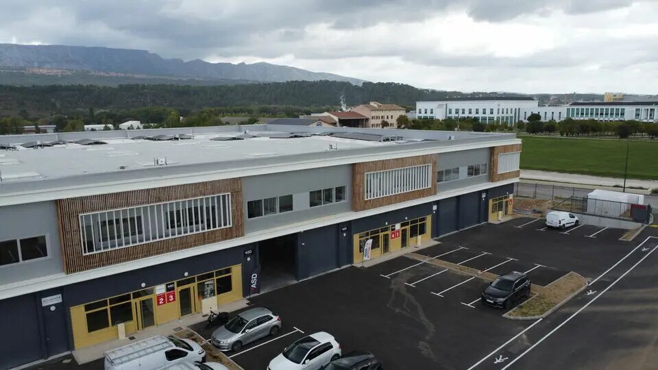 Local d'activités dans Rousset à vendre - Photo du bâtiment - Image 2 de 6