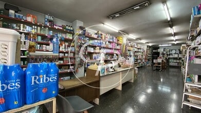 Retail in Barcelona, Barcelona for lease Interior Photo- Image 2 of 7