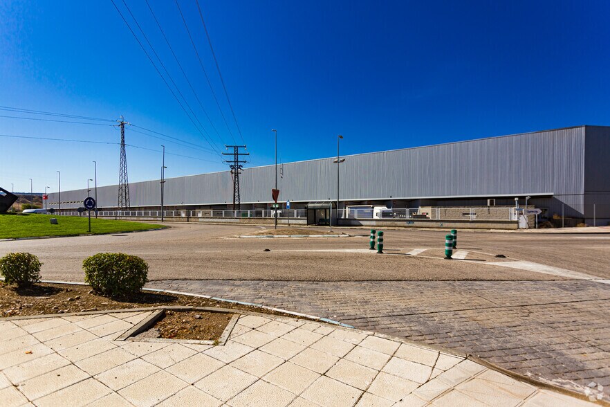 Industriel dans Alovera, Guadalajara à louer - Photo du bâtiment - Image 2 de 4