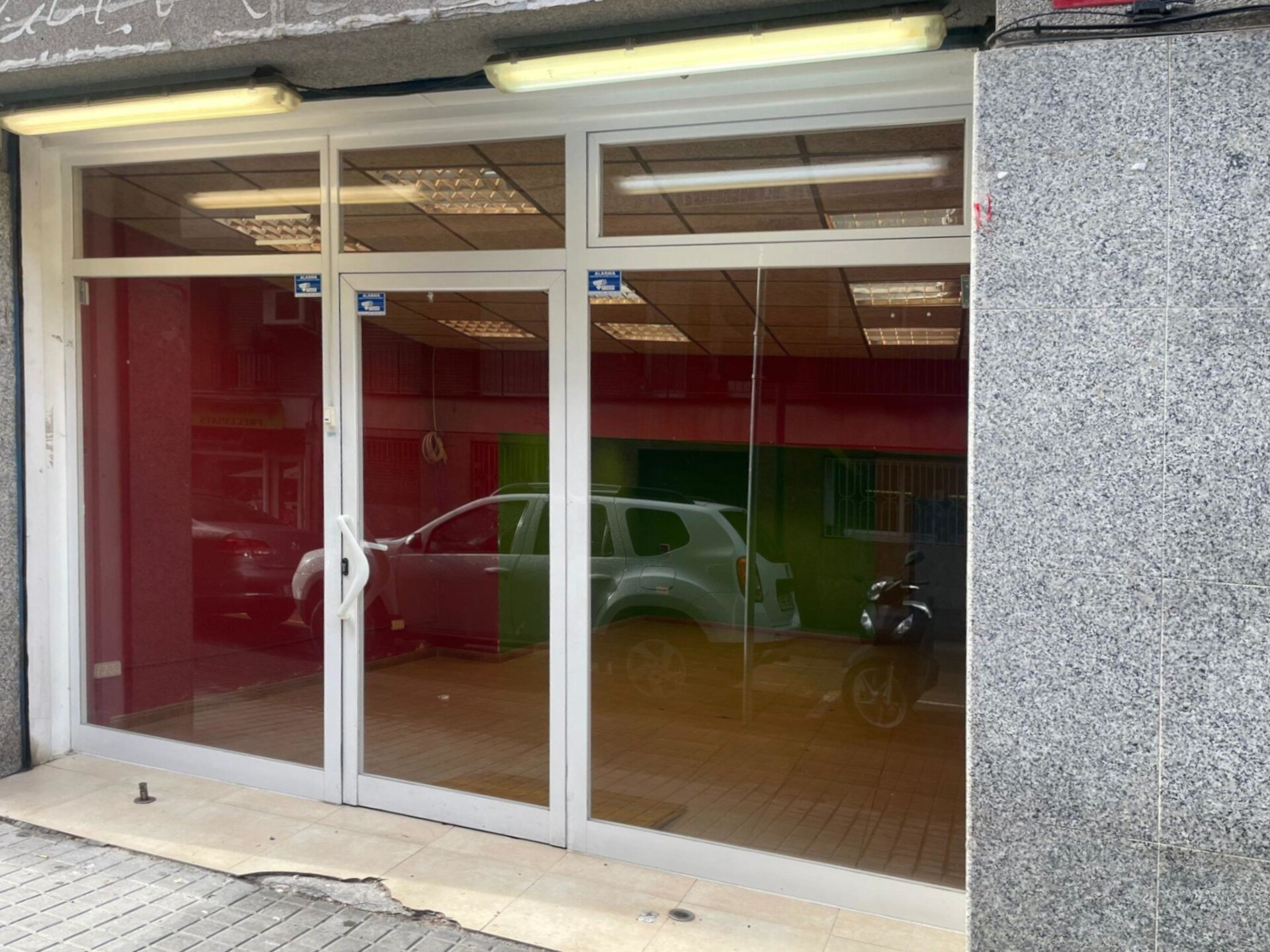 Commerce de détail dans L'Hospitalet de Llobregat, Barcelona à louer Photo intérieure- Image 1 de 2