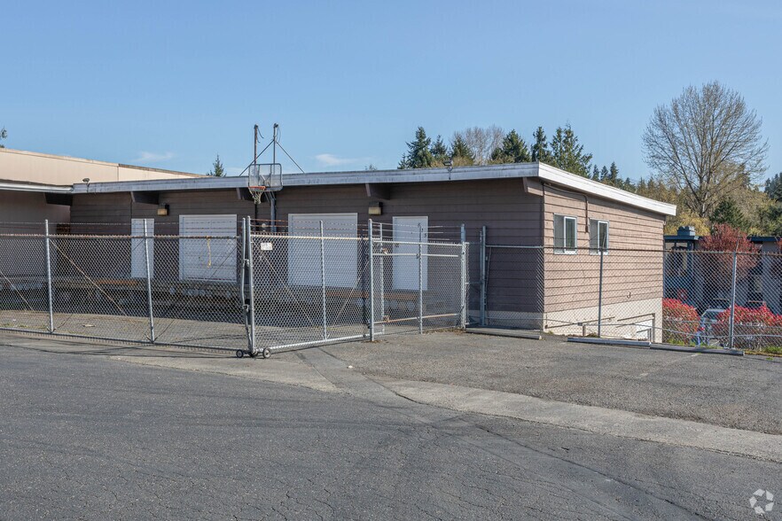 825 NE Northgate Way, Seattle, WA for lease - Primary Photo - Image 1 of 3